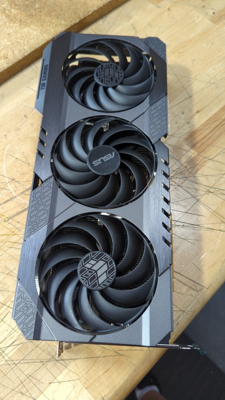 Rtx 4090 24Gb Graphics Card - BH PENAWARAN TERBAIK UNTUK PARTS Kartu